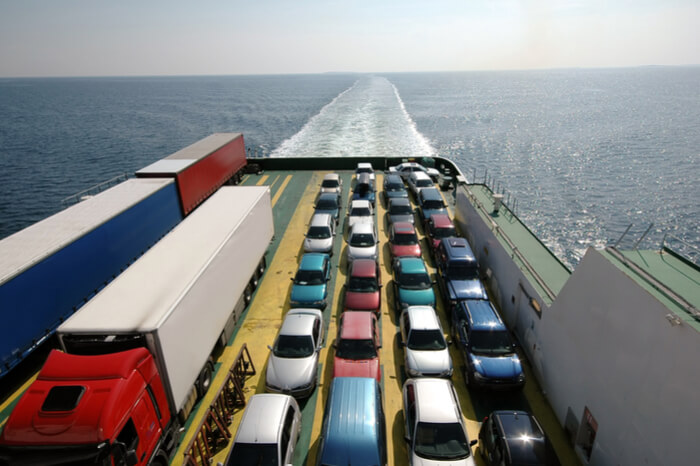 Fahrzeuge auf Schiff