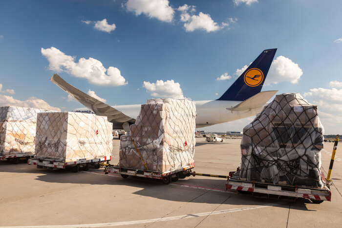 Lufthansa Cargo Beladung am Frankfurter Flughafen