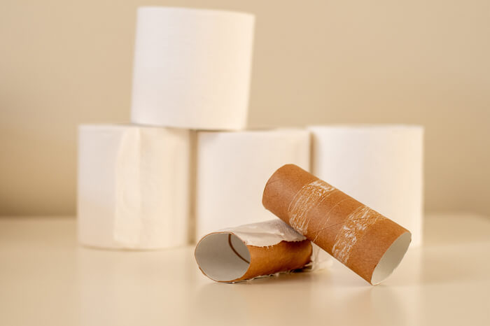Leere Toilettenpapier-Rollen