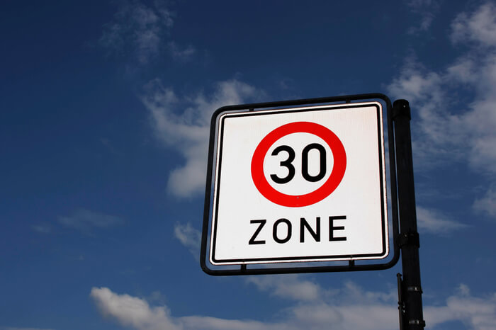 Schild 30-Zone 