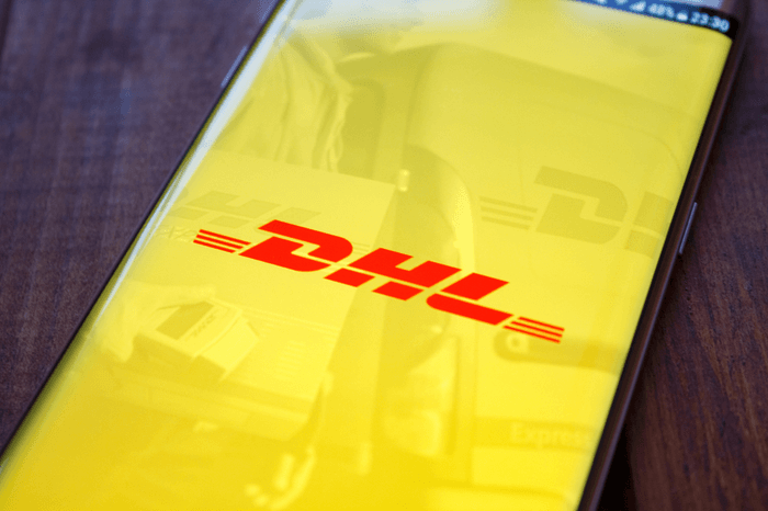 DHL-Logo auf Smartphone