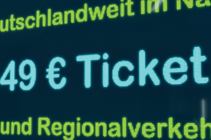 Digitale Anzeige zum 49-Euro-Ticket