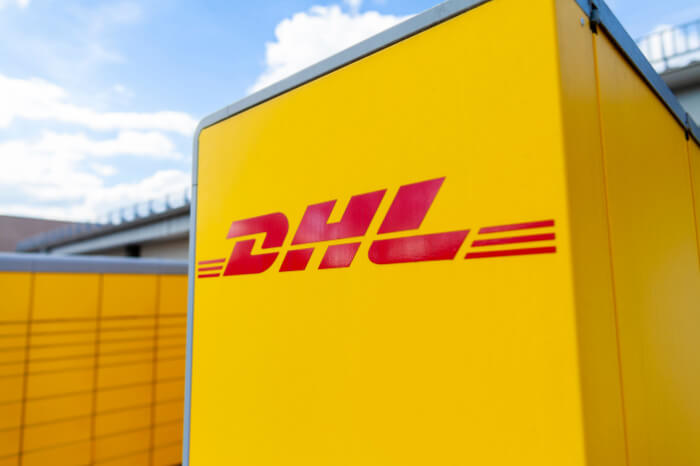 DHL-Logo an Packstation