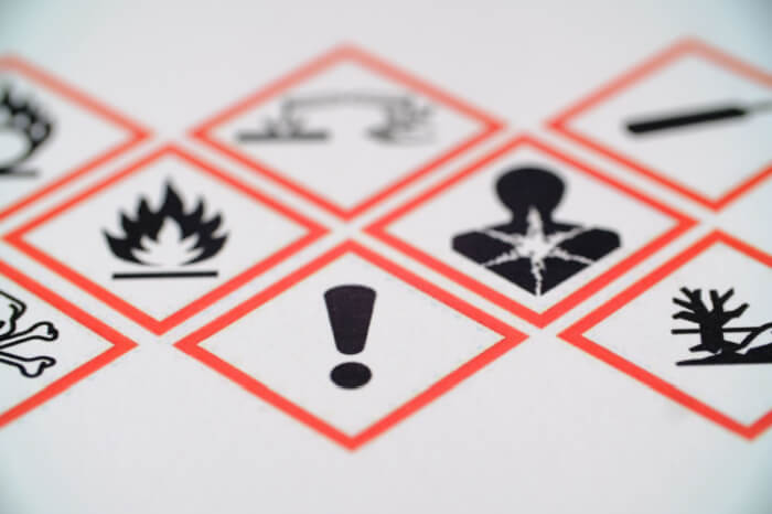 Hinweis-Symbole für Gefahrstoffe