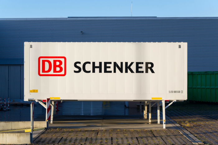 DB Schenker Logo auf Container