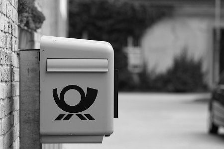 Schwaz-weiß: Postbox